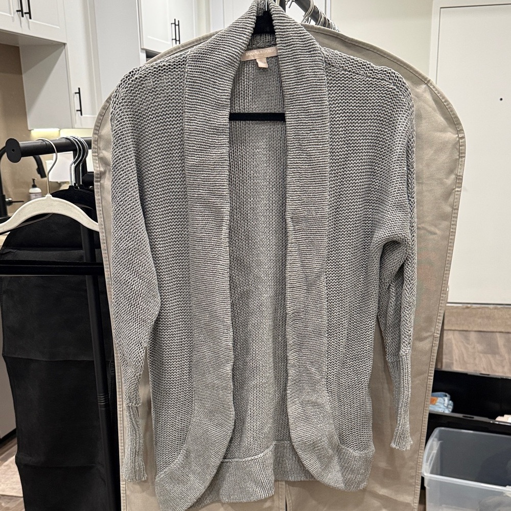 🟡 $25 SALE - Banana Republic Light Gray Cardigan Sweater